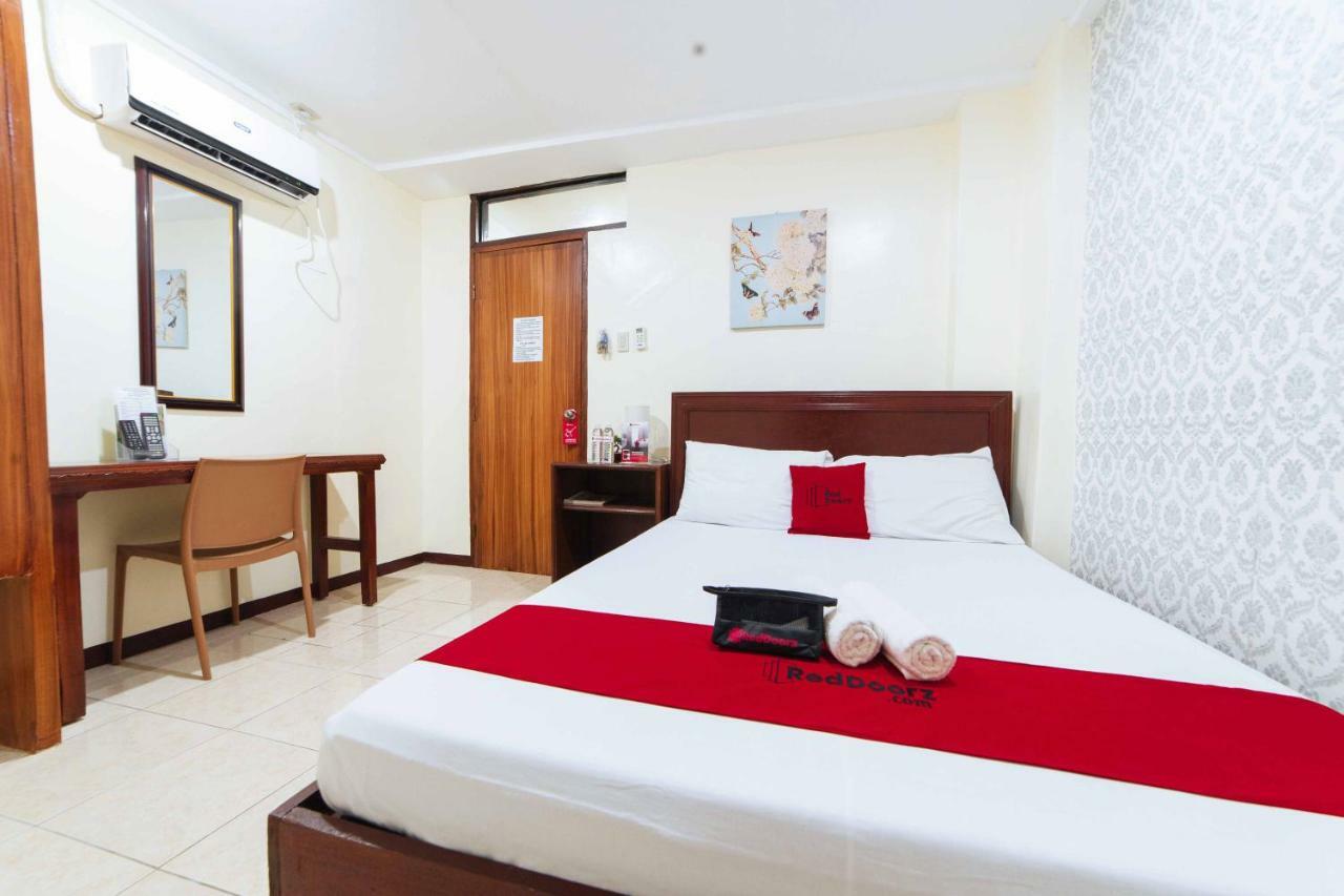 Reddoorz @ Davao Hub General Luna Extérieur photo